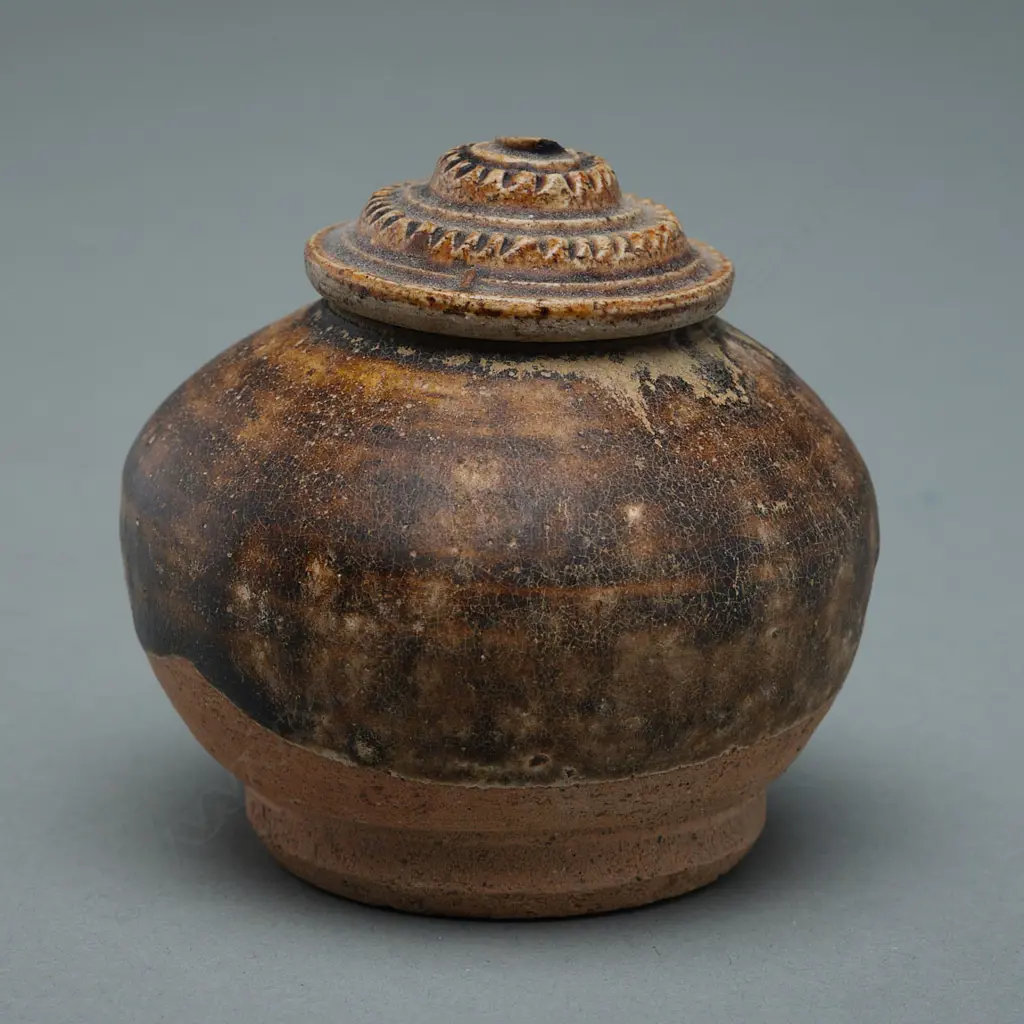 Stoneware covered jar – Khmer – c.1050 - 1150, Image 1++